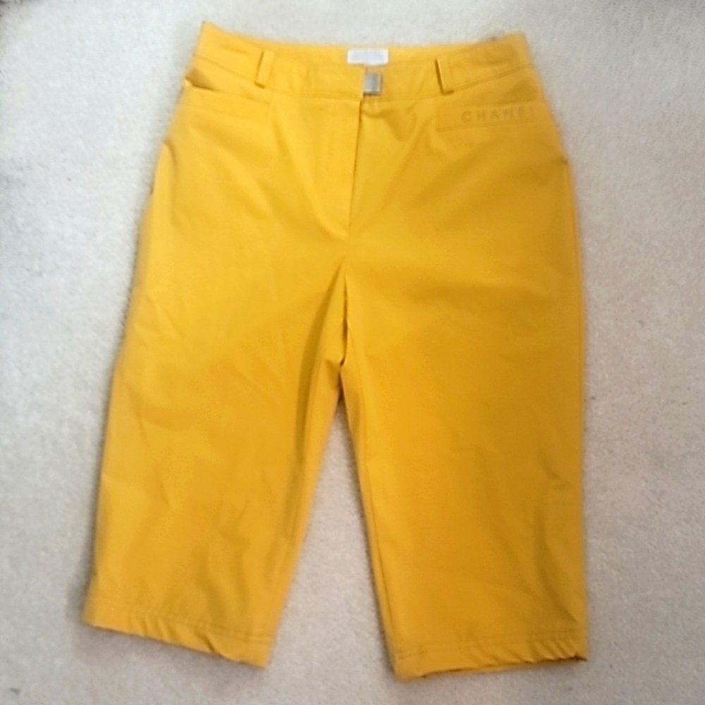 CHANEL  YELLOW SHORTS/CAPRI